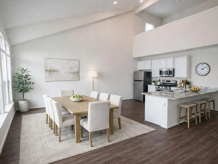 216 N Lynx Trl — Photo 3