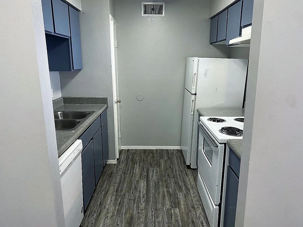 Edinburg Place Apartments - 0202 — Photo 2