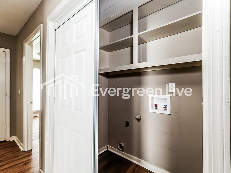 821 Willoway Cv E — Photo 13