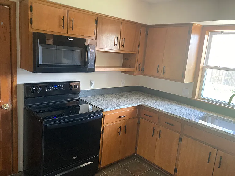 2610 S Larkin Dr — Photo 3