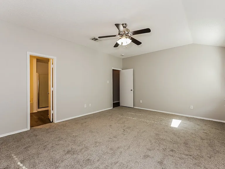 1711 Venus Dr W — Photo 9