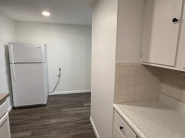 544 Aberdeen Ave #B — Photo 4