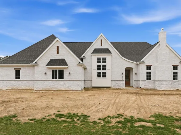 470 E Basalt Dr, Huntertown, IN 46748