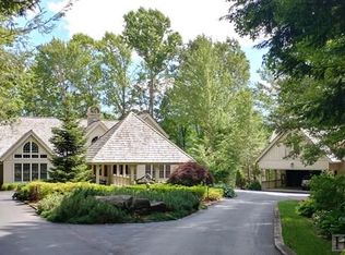 114 Hilltop Rd, Sapphire, NC 28774