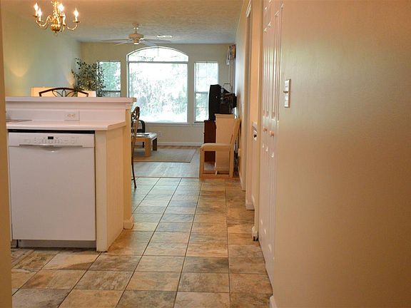 5th image of 640 Pinehurst Ln Unit 23C