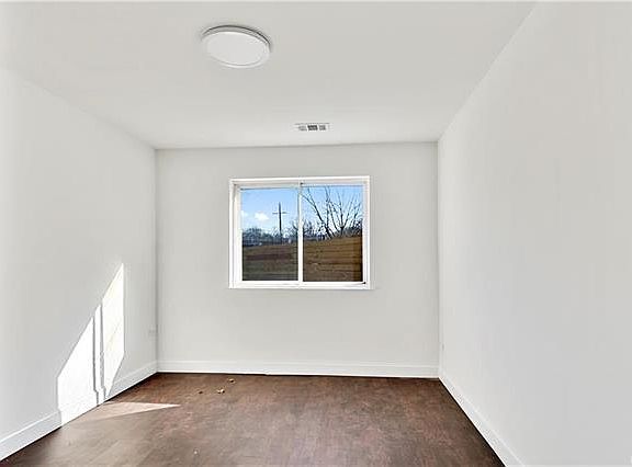4th image of 1200 E 233rd St