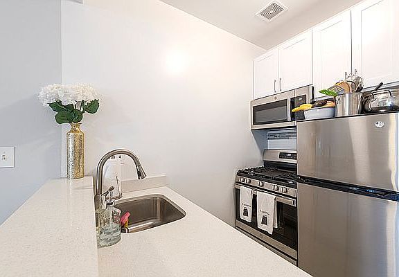 5th image of 44 W 14th St APT 6B