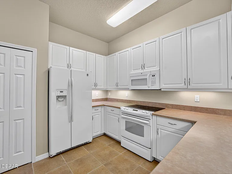 1312 Hansberry Ln — Photo 10