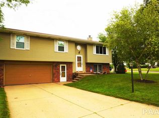 11 Country Ln, East Peoria, IL 61611