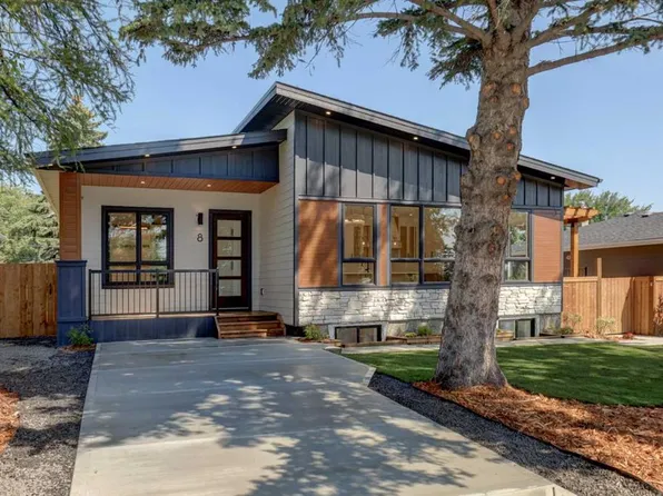 8 S Carnarvon Way NW, Calgary, AB T2K 1W4