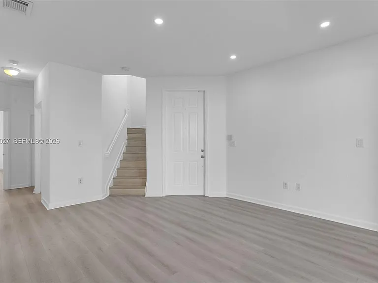 8165 NW 108th Ave — Photo 2