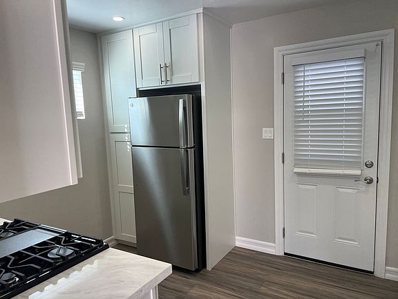 2nd image of 122 Jefferson Ave APT B