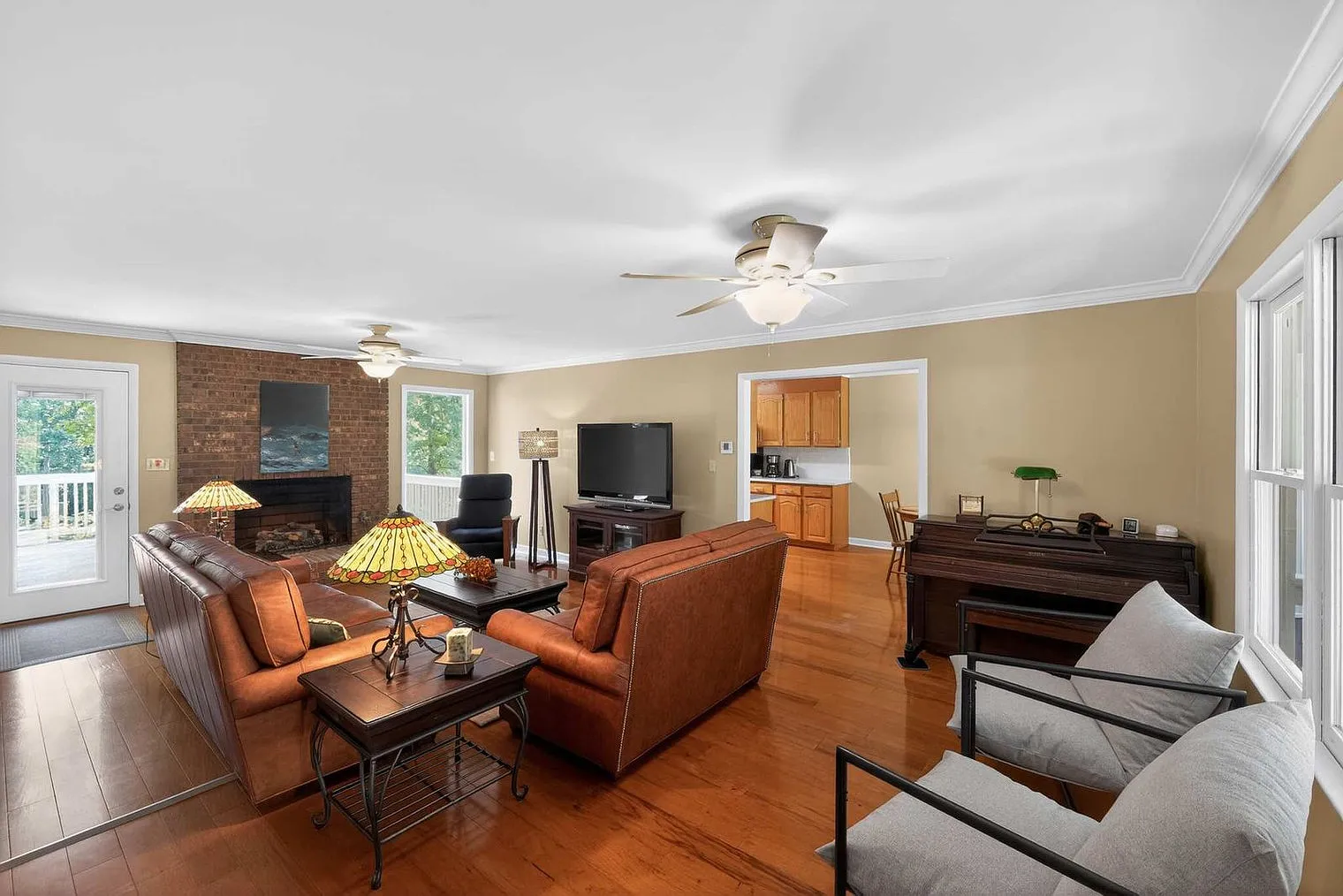4 bed, 3.0 bath, 1743 sqft, $10,734 — Photo 4