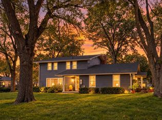 303 Central Dr, Pella, IA 50219