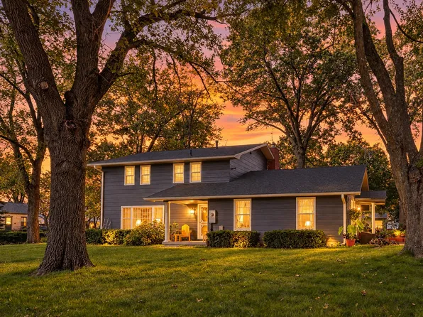 303 Central Dr, Pella, IA 50219