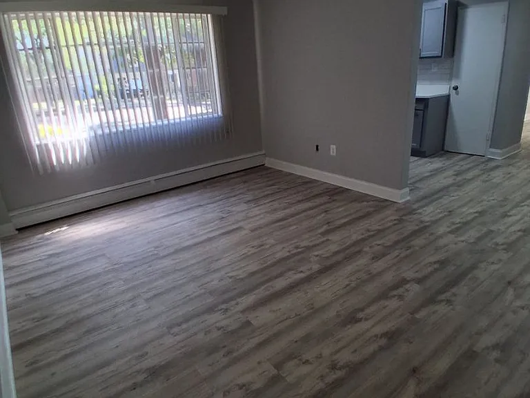 5516 N H Burroughs Ave NE — Photo 4