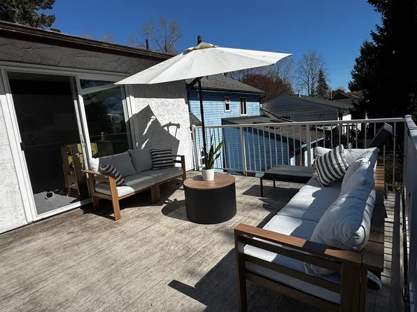 2978 Fleming Ave, Coquitlam, BC V3C 4S3