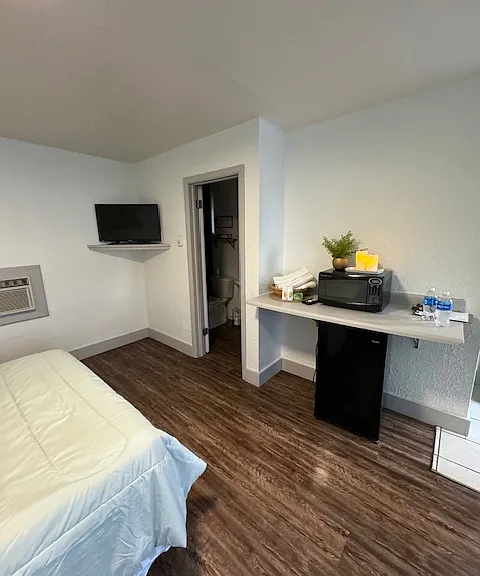 934 E Main St #1 — Photo 3