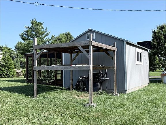 5th image of 16502 Dana Ln