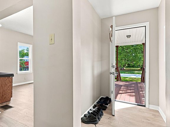 5th image of 103 N Neeper St