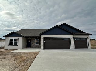 1693 Hurst Castle Rd, Saint Cloud, MN 56303