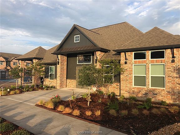 3rd image of 1451 Associates Ave #612
