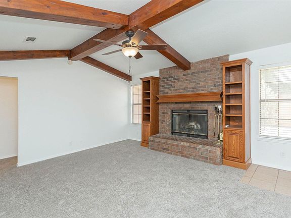 3rd image of 1923 Clover Ln