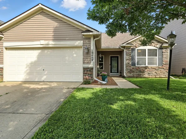 19489 Prairie Crossing Dr, Noblesville, IN 46062