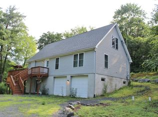 170 Eastwood Dr, Greentown, PA 18426