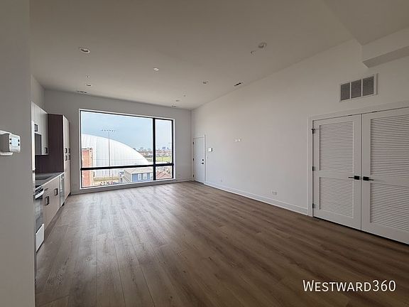 5th image of 1320 S Ashland Ave #201