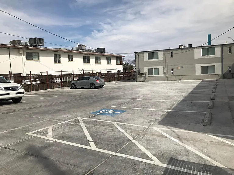 1114 E Clark Ave — Photo 9
