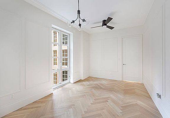 3rd image of 250 E 21st St #4E