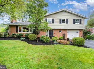 55 Logging Rd, Leola, PA 17540