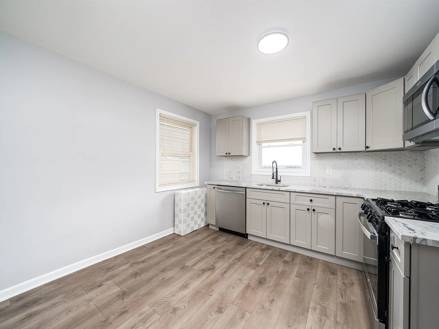 1 bed, 1.0 bath, 600 sqft, $1,900 — Photo 3