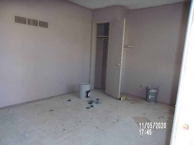 2nd image of 823 W 9th St