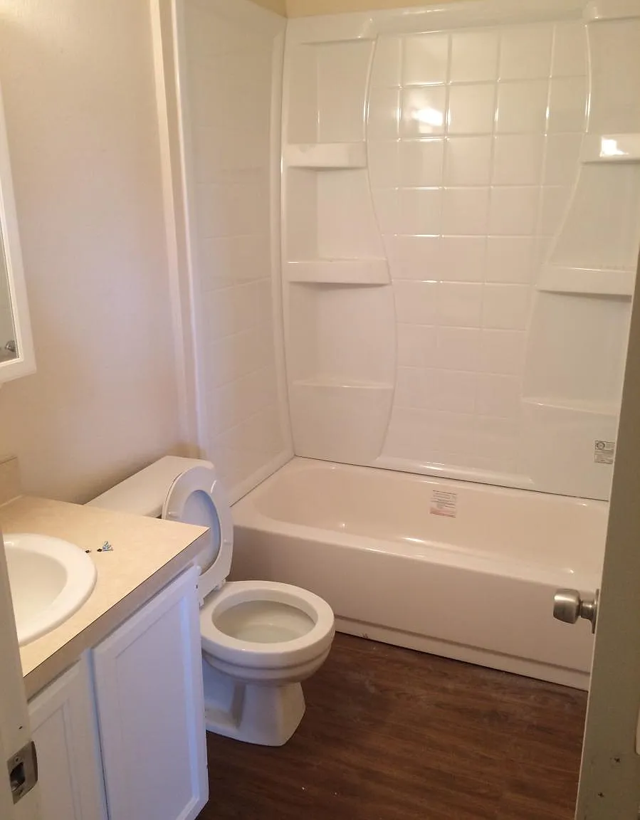 2 bed, 1039 sqft, $1,620 — Photo 4