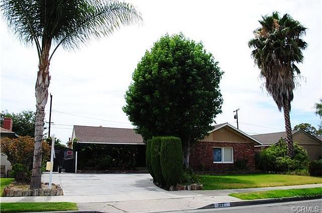 1st image of 207 N Spruce Dr