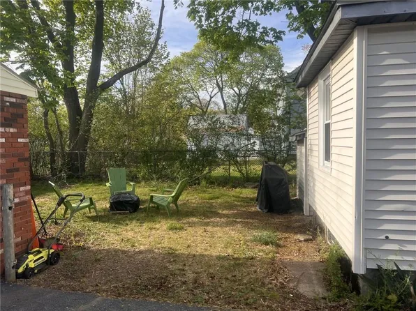 23 Sagamore St, Warwick, RI 02889
