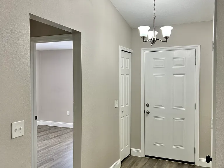 618 Woodlane Cir — Photo 2