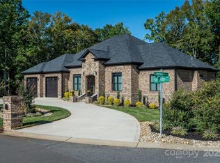 668 Players Ridge Rd, Hickory, NC 28601