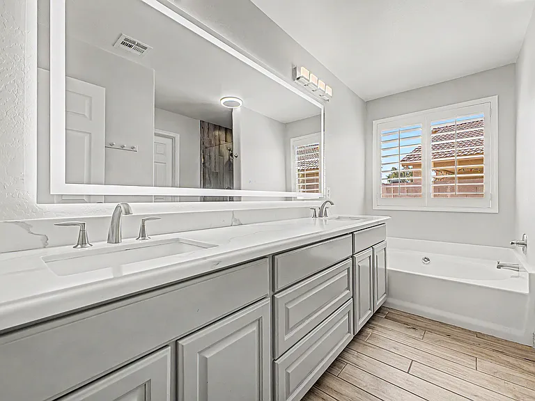 6620 S 44th Ave — Photo 1