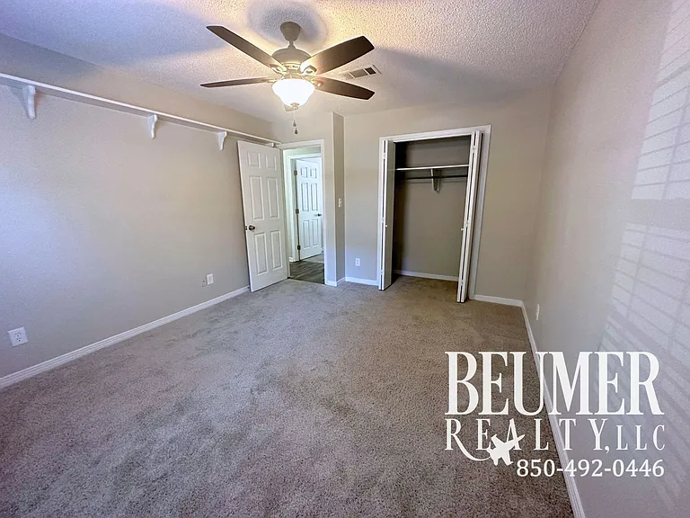 231 S 69th Ave — Photo 12