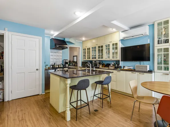 285 Alexander Avenue image 12 of 29