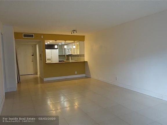 4th image of 100 Lakeview Dr APT 113
