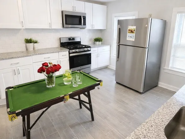 408 Wood St #2, Bristol, RI 02809