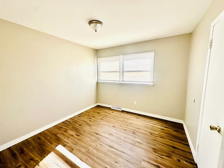 13049 Georgiana Ave — Photo 13