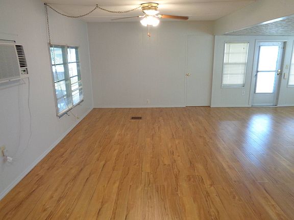 4th image of 70 Violet Ln #70