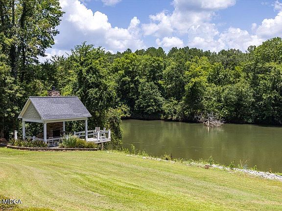 3rd image of 625 Rum Creek Rd