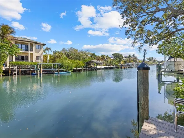 5045 Oxford Dr, Sarasota, FL 34242