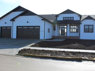 7470 Claire Dr S, Fargo, ND